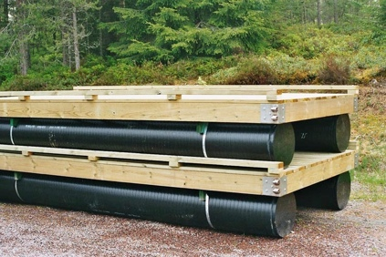 Därför ser man ibland betongbryggor som blottlagt sina armeringsjärn.
