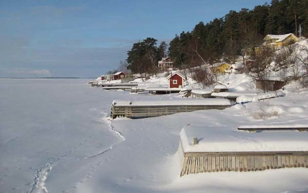 Normalt sett sker isexpansionen vinkelrätt mot strandlinjen.