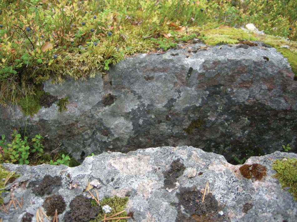 jvárre), ca 8-10 km V om Kåbdalis (muntlig uppgift Johan Gunnarstedt). Nbm acc nr 2009:98:9 Norrbottens museum. Lodfoto över två borrhål i gruvhål (skärpning) Raä 4897 (tillfälligt id -2).