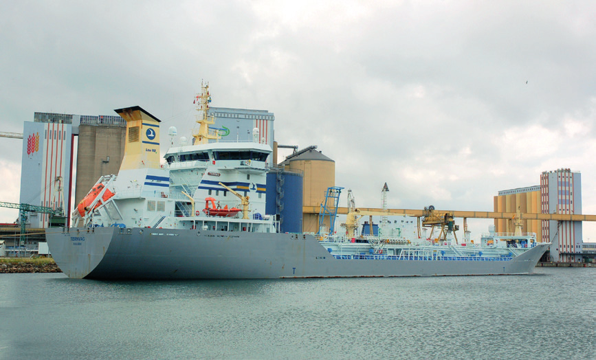 Scandlines färja Aurora korsar Öresund cirka 22