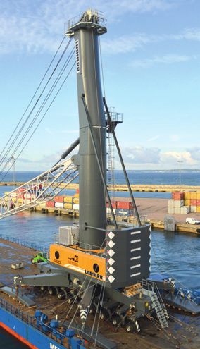 Den nya mobilkranen, en Liebherr LHM 550, som skeppats från hamnen i Rostock, är en miljö4 anpassad mobilkran som kan drivas med både diesel och el.