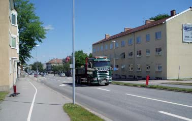 Rummets väggar är lika viktiga, därför avisas i cetrumplae hur gaturummet ka kompletteras för att göra det äu vackrare. I kv Öre bör ett trevåigshus byggas.