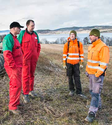 På en allt annat än flackt landskap längs sjön Mjøsa sträcker sig fårorna spikrakt efter den GPS-styrda plogen. Det är emellertid inte bara riktningen som <<ordnar sig själv>>.