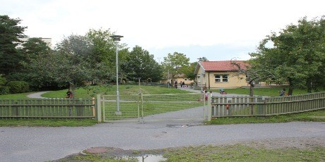 Sida 6 (14) Bild 3: Förskolan Gläntan i Högdalen. 5 Längs med Trollesundvägen i Bandhagen-Högdalen pågår flera byggprojekt.