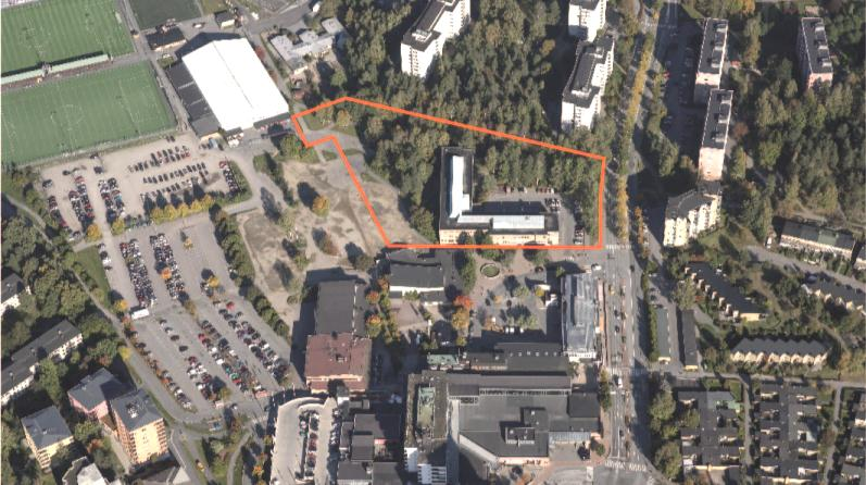 Parallellt med arbetet med kvalitetsprogrammet fick förvaltningen i uppdrag att hitta ett mer centralt läge för kommunens gymnasium.