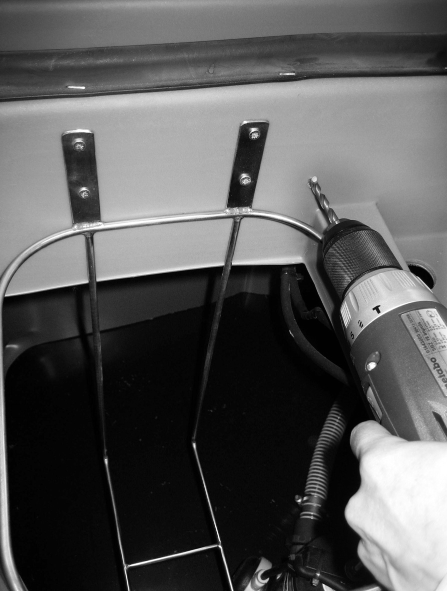 WP 6: inga åtgärder 4. Montera pumpen och låt fästplattan fungera som skena. Kontrollera tidsangivelsen på pumpens timer. Om displayen visar ett blinkande 00.
