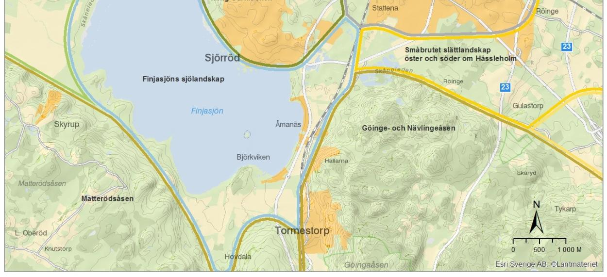 Staden karaktäriseras av rutnätsstadens struktur som helt utgår från järnvägen. Järnvägsspår och bangårdsområden utgör en del av stadskaraktären som skapar radiella stråk i alla riktningar.