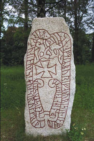 Magnus Källström Fig. 6. Nolbystenen i Njurunda socken, Medelpad (M 1). Stenen är signerad av ristaren Fartägn. Foto Bengt A. Lundberg 1999/ Kulturmiljöbild.