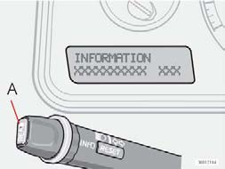 02 Instrument och reglage Informationsdisplay 02 Meddelande i teckenfönstret landet, kan du trycka på READ-knappen (A). Läst meddelande raderas då från teckenfönstret och läggs i en minneslista.