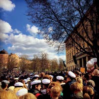 8 David: Jag jobbar på studentnation En nation drivs av studenter för studenter. Du kan engagera dig mycket, lite eller ingenting alls. Det är upp till dig själv.