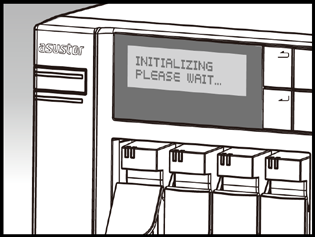 Systemet kommer nu att starta initieringsprocessen. Initialiseringen är klar när NAS-enhetens IP-adress visas på LCD-skärmen. OBS!