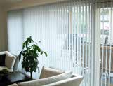 Sol- och insynsskydd Lamellgardin till fönster, altandörrar och skjutdörrar Skena i vitlackerad aluminium. Lameller i polyester. Finns i 8 standardkulörer, se sidan 132.