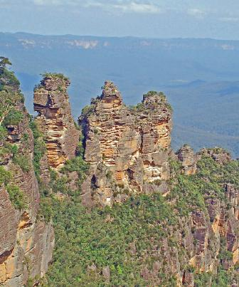 Dag 20 Sydney - Blue Mountains Vi gör en heldagsutflykt till Blue Mountains, där en blå dimma av olja från eukalyptusträden vilar i dalgångarna.