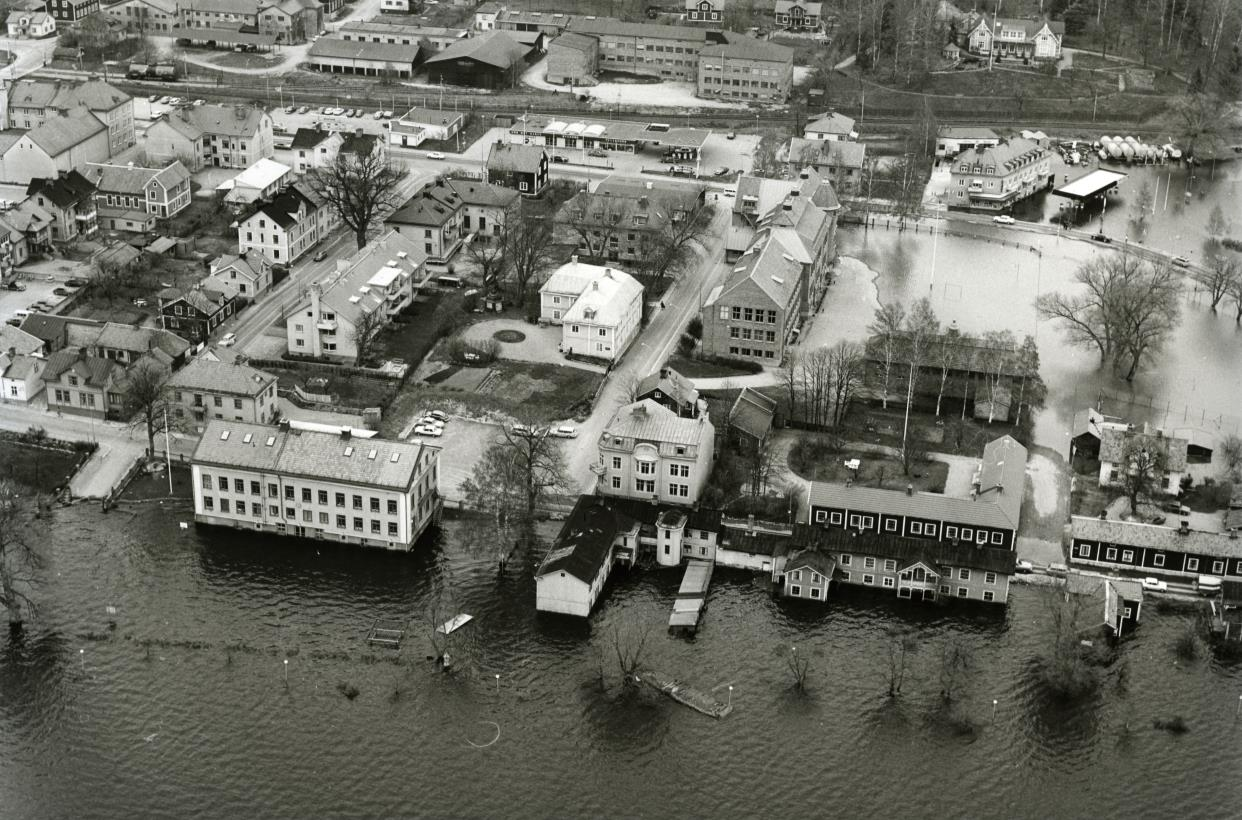 Fig. 8: Flygbild från översvämningen våren 1977. Källa: Länsstyrelsen i Örebro län I stadskärnan finns redan idag bebyggelse inom områden med översvämningsrisk.