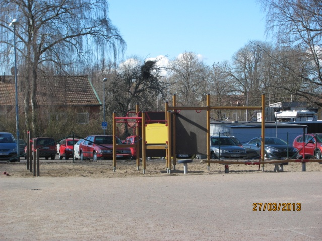 Miljöbilder Rånnums skola Sittplats i skugga från tak och träd Åk4-6, Rånnums skola Cykelställ stjäl