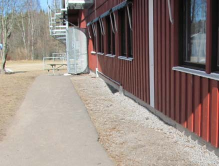 bullerdämpande grönskande avskärmning mot väg och tåg Öxnered skola