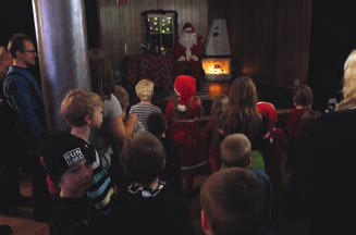 Den populära julfesten lockade även detta år över 700 barn och vuxna.
