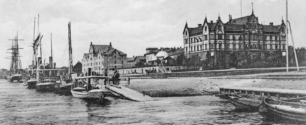 Hamnen i Umeå vid tiden kring sekelskiftet 1900.