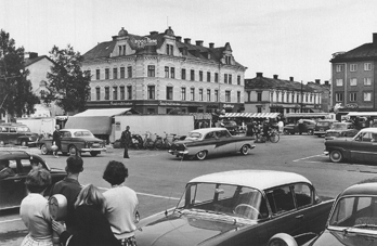 50-talets Umeå I början av 1950-talet var Umeå fortfarande en småstad med i huvudsak låg träbebyggelse och knappt 25 000 invånare.