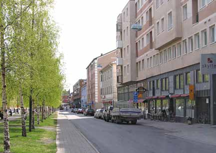 Rådhusesplanaden mellan Rådhuset och Järnvägsstationen blev stadens mittaxel och paradgata.