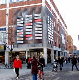 Kvarteret Odin Väster om Rådhustorget ligger kvarteret Odin. Här omdanades hela norra kvarterssidan på 1960-talet. Bebyggelsen består idag av tre fyravånings kontors- och butikshus i rött tegel.