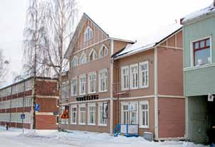 Förhållningssätt: Området ligger inom värdekärna för riksintresset Umeå centrum, se sid 15. Den gamla biografbyggnaden på Ymer 2 är skyddad som byggnadsminne.