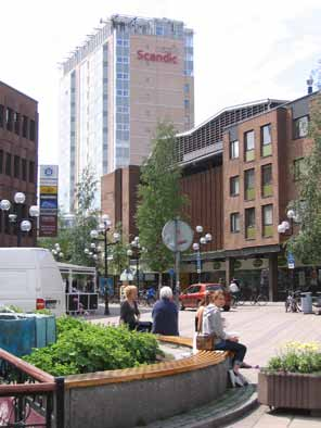 Omdaningen av Renmarksesplanaden till torg mellan Storgatan och Skolgatan inleddes först i början av 1960-talet. Under ett par decennier fungerade torget som stadens busstorg.