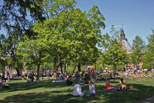 Parken är en viktig symbol för tiden och tidsandan efter branden och dess ursprungliga karaktär av representativ stadspark bör därför vårdas och utvecklas.