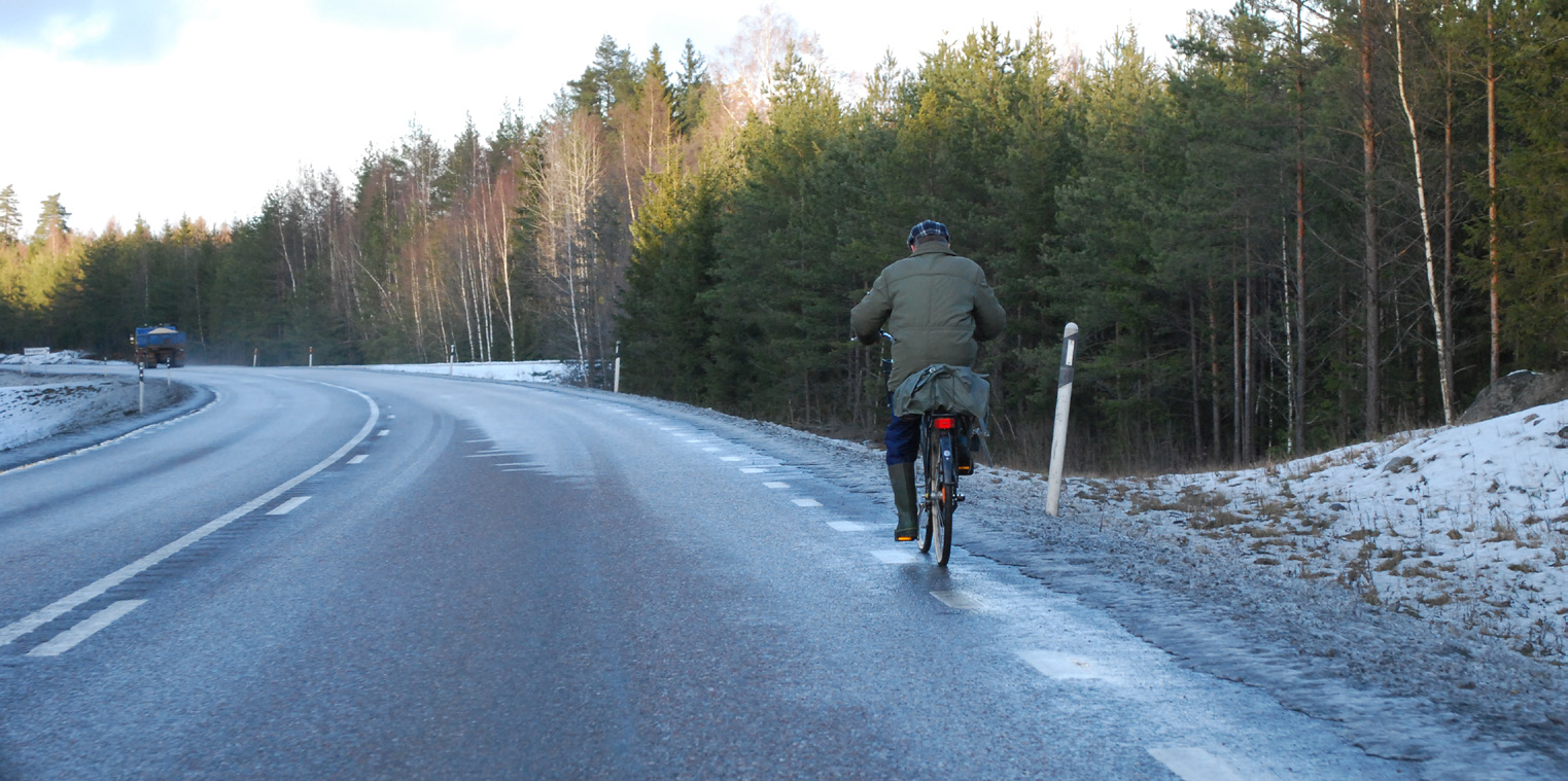 Endast en smal vägren finns