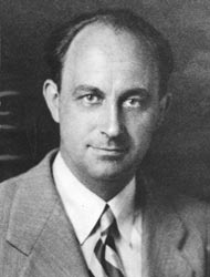 Bland dem fanns Enrico Fermi. I november 1942 började han bygga den berömda grafitstapel som kom att bli världens första kärnreaktor.