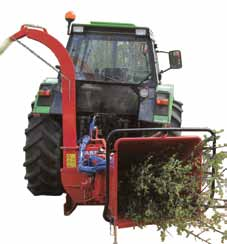 Både kvistade och okvistade trädstammar, grenar, kvistar och bakar är perfekta att användas som utgångsmaterial för FARMI 182 flishugg.