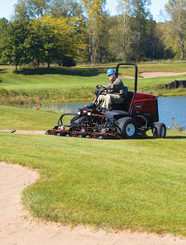 Groundsmaster 4300-D Den medelstora Toro Groundsmaster 4300-D med sin CrossTrax -fyrhjulsdrift går inte att stoppa.