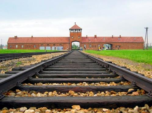 Bussturen till Auschwitz tar ca 1,5 timme enkel väg och utflykten hit är förstås frivillig.