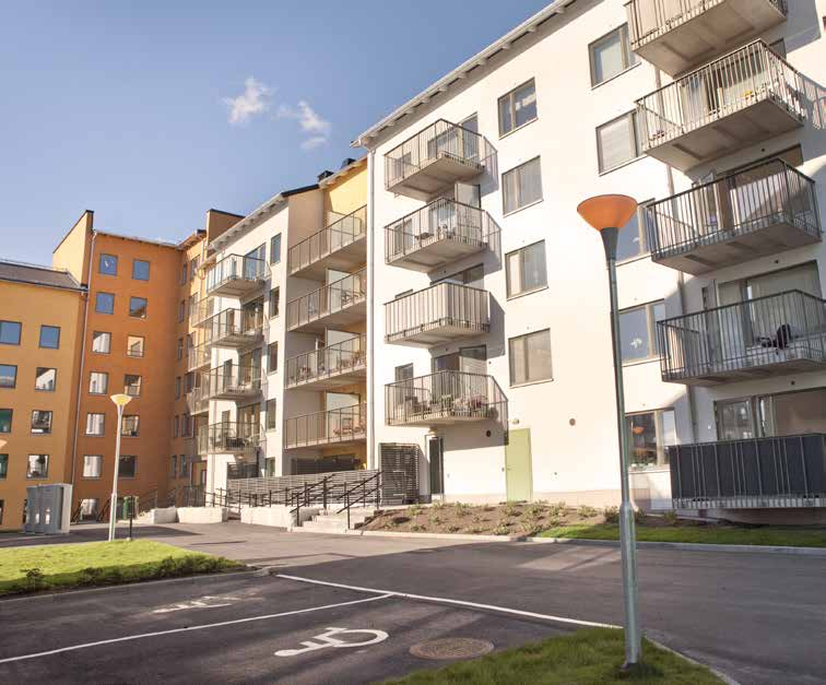 Vackra träd och blommor, kringbyggda gårdar och bilfria delar karaktäriserar området, men också en närhet till goda grannar. De äldsta av Förvaltarens fastigheter i Rissne har nu fyllt 30 år.