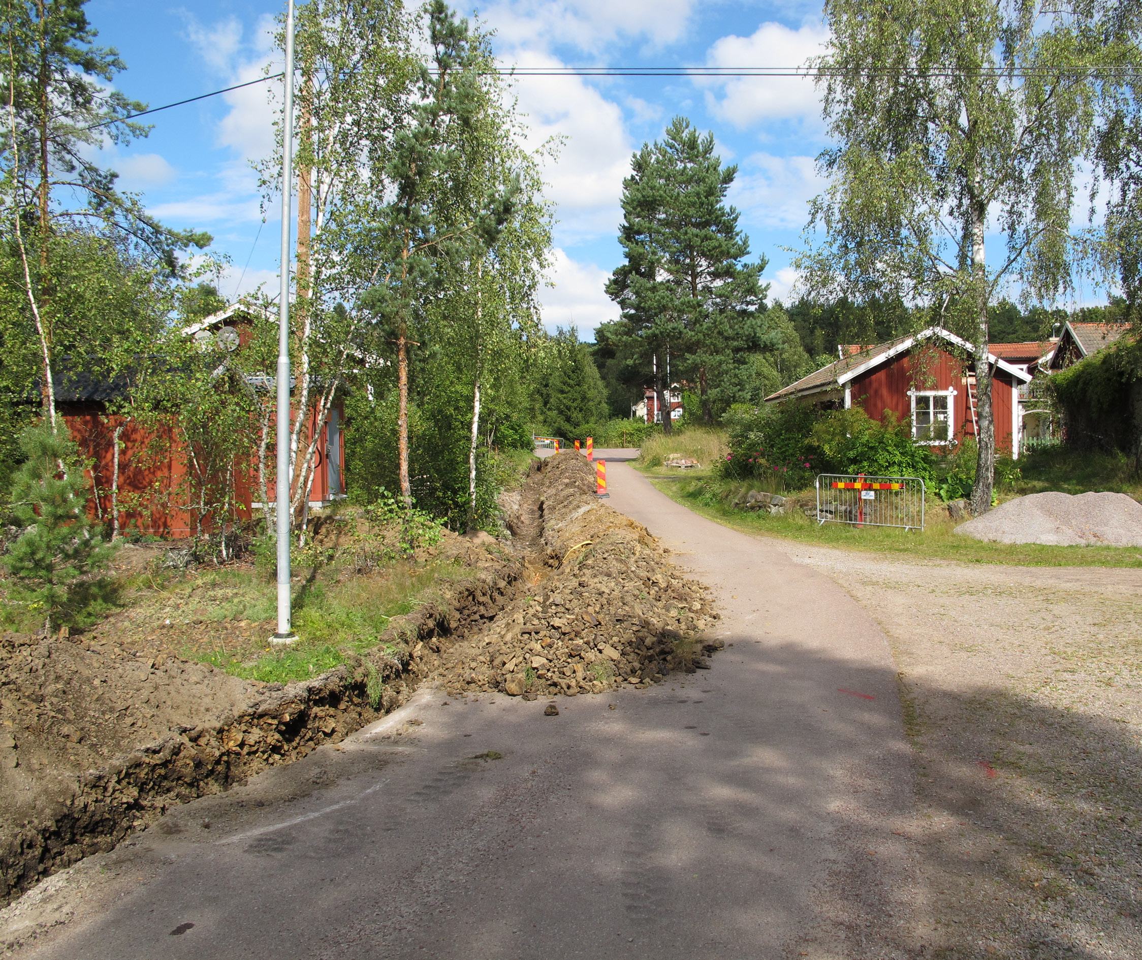 Arkeologisk schaktövervakning BERGSGÅRDEN grävning för elkabel genom hyttområde RAÄ 172