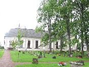 Murens förlängning norr om kyrkan revs 1888, i samband med en utvidgning av kyrkogården. Övriga sidor avgränsas av häckar med samma höjd som muren.