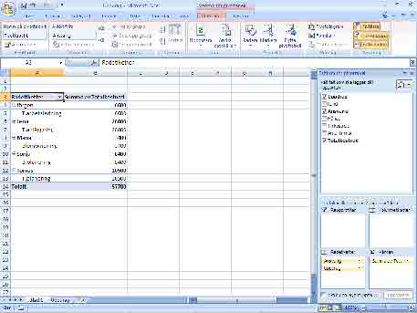 Nu visas en tom pivottabellrapport tillsammans med fältlistan. Dessutom visas de två flikarna Alternativ och Design (Options, Design) under Verktyg för pivottabell (PivotTable Tools).