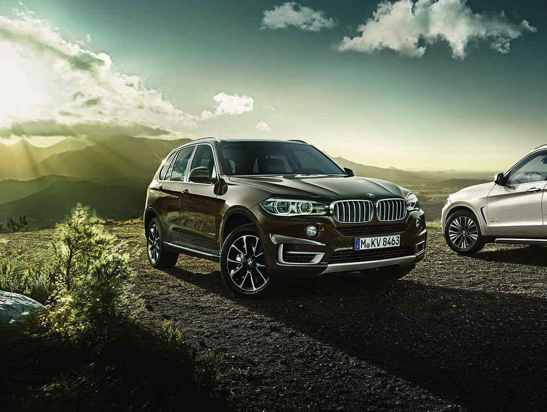 Ledare ÖVERTRÄFFAR SIG SJÄLV. EN GÅNG TILL. Redan vid den första introduktionen blev BMW X5 en milstolpe i den klass, som den själv lade grunden till.