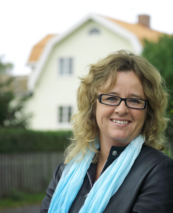 Mäklarsamfundet presenterar: Mäklarinsikt Sveriges största rikstäckande undersökning om bostadsmarknaden CLAUDIA WÖRMANN ANALYSANSVARIG Hej, I din hand håller du Mäklarinsikt nummer 6, som besvarats