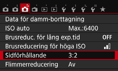 3Ändra bildens sidförhållande K Du kan ändra bildens sidförhållande. [3:2] är inställt som standard. När [4:3], [16:9] eller [1:1] är inställt visas linjer som anger fotograferingsområdet.