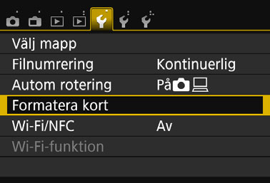 3 Formatera kortet Om kortet är nytt eller tidigare har formaterats med en annan kamera eller med en dator formaterar du kortet med den här kameran.