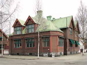 Tyr 1, Döbelnsgatan 2/Storgatan 67. Villa för Mo & Domsjös kontorschef i Umeå, jägmästare Ringstrand. Gustaf Lindgren 1899.