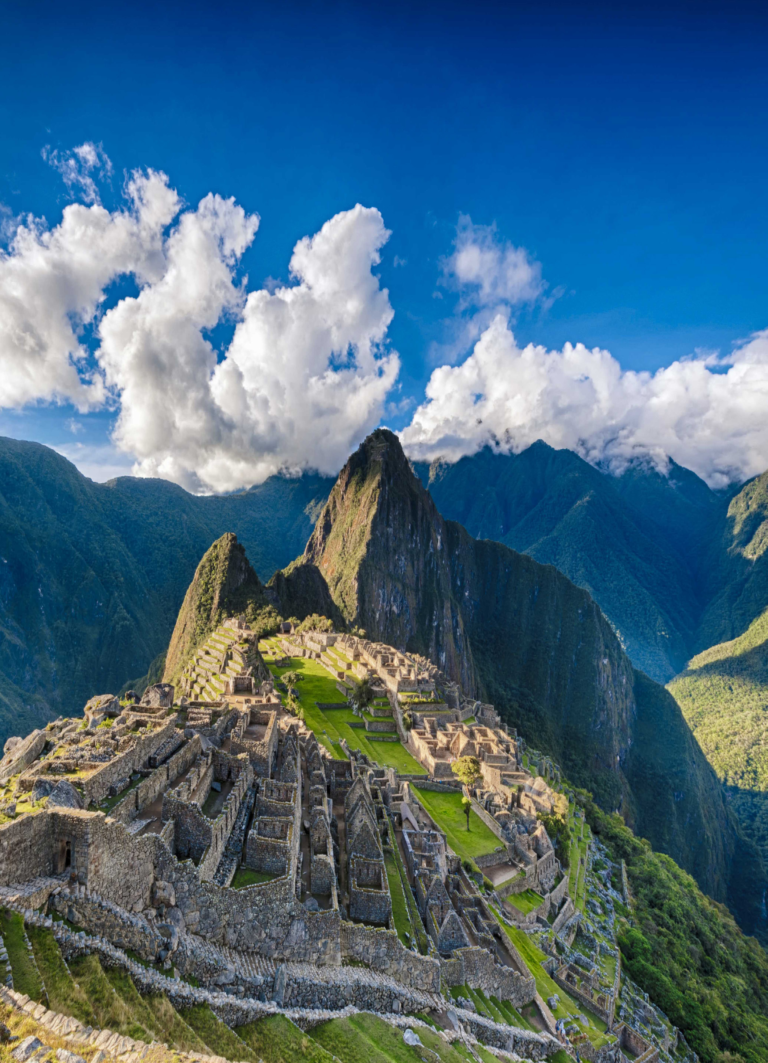 Dag 15 Machu Picchu till Cuzco Dagen börjar tidigt med en 25 minuters färd upp till det fantastiska inka citadellet Machu Picchu.