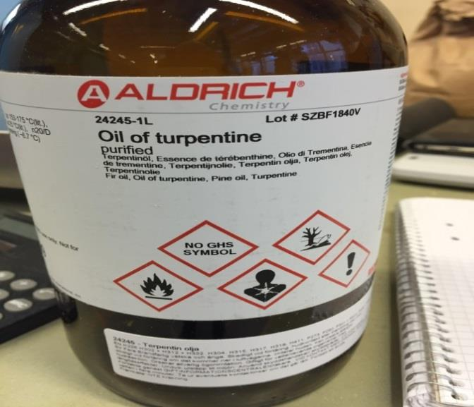 Figur 5. Terpentinolja som tillsattes i spånet. Tabell 4. Beskrivning av mängd terpener som additiv, test 7 har både terpener och harts.