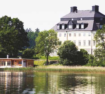 .. Njut av spel på naturnära golfbanor, slussa och kryssa med M/S Kind, busa med familjen på Astrid Lindgrens Värld eller upplev ett högtflygande äventyr på Linköpings Flygvapenmuseum.