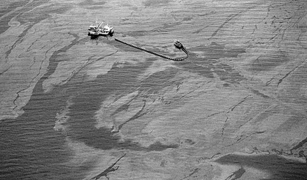 Olyckan med Exxon Valdez 1989 resulterade i att USA 1990 antog "the Oil Pollution Act" (OPA 90) då man ansåg att de internationella bestämmelserna angående förhindrandet av föroreningar från fartyg