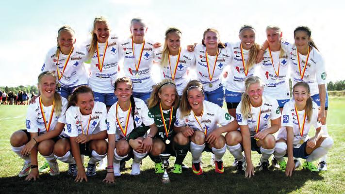 Louise Person, Elin Björk, Nellie Forsman, Leone Birgersson, Alva Westerlund, Kelsey Barton, Nora Andersson och Sara Malmström Målvakt: Maja Hedin F16 IFK Norrköping DFK Övre raden från