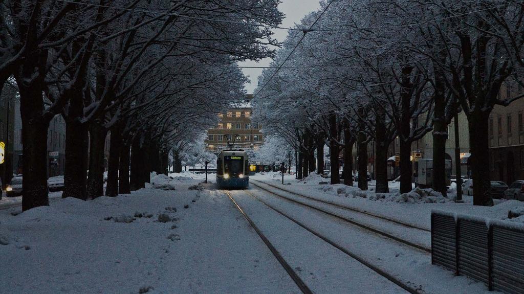 STADSKVALITETER FÖR BOENDE I FLERBOSTADSHUS 1. Närhet till stadskärnan 2. Närhet till spår-expressbusshållplats 3.