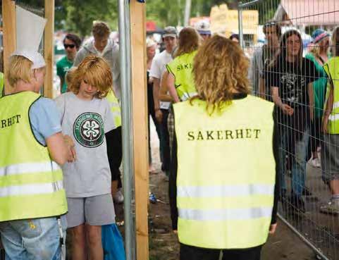 1 2 3 4 5 6 7 8 9 Foto: Jesper Frisk 10 11 13.6 Entréer och utgångar Minsta fria mått på en öppning som kan passeras med utomhusrullstol är 0,90 meter.