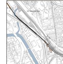 Tunneln innebär en planskild linjedragning under befintliga spår i Olskroken. Dragningen har konsekvenser för lokala byggnader.